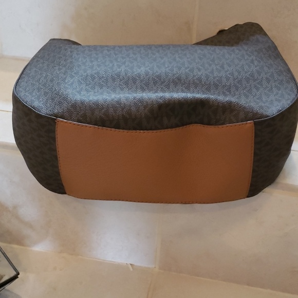 Authentic MK Fulton bag - Picture 4 of 8